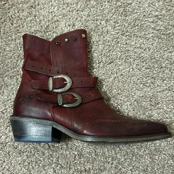 John Fluevog - Picture 4 of 9